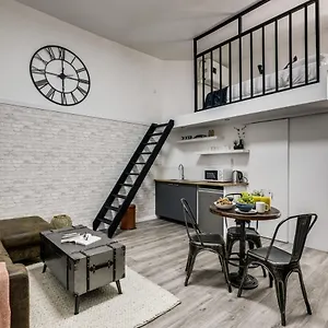 Modern French Studio In Apartment